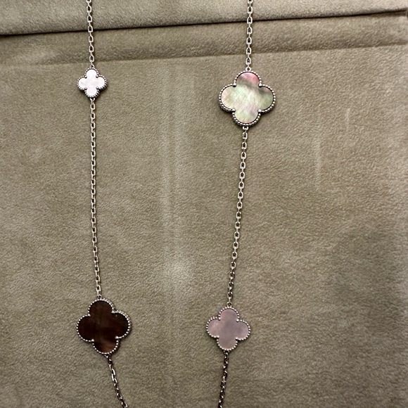 Van Cleef and Arpels Magic Alhambra Long 16 Motifs Necklace. - Picture 4 of 7